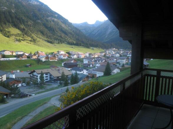 110 Balkon SommerJPG