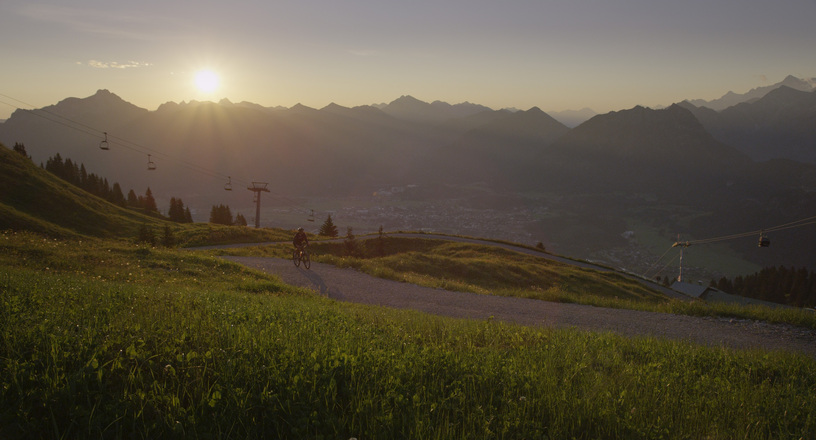 Sonnenaufgang Hahnenkamm Biker