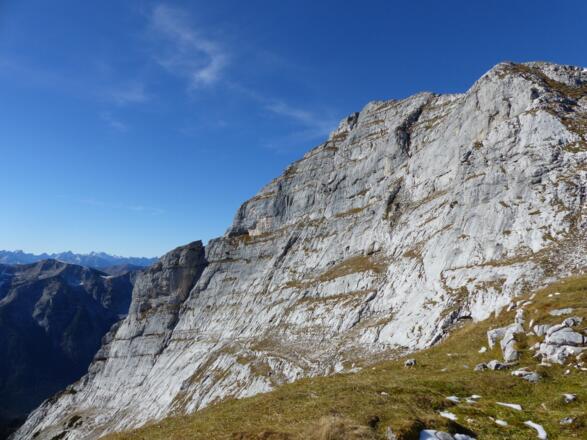 Blick auf die mächtige Südwand.