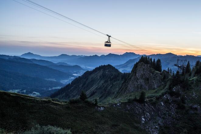 Walmendingerhornbahn bei Sonnenaufgang