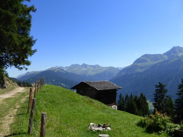 Maisäße mit Blick Richtung Kristberg