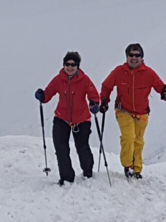 Glücklich auf den letzten Metern zum Gipfelkreuz