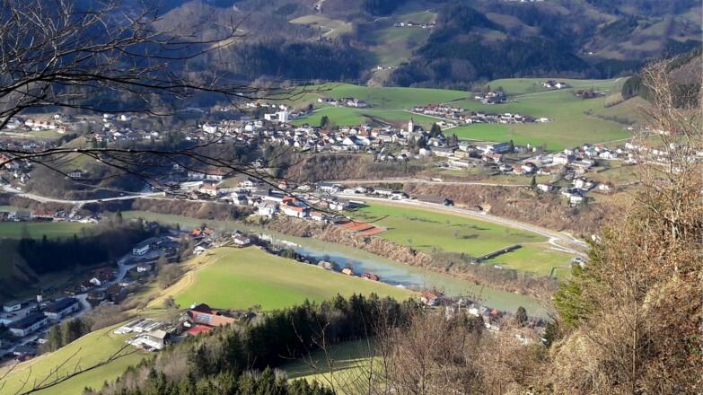 Blick vom Gipfel 708m nach Großraming mit Enns