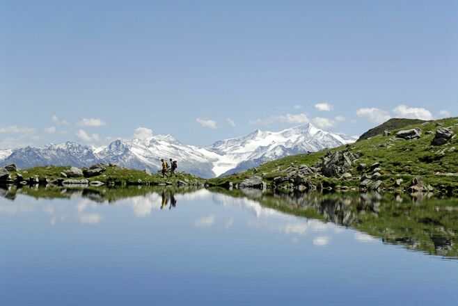Wildalmsee mit Blick zu den Hohen Tauern