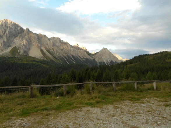 Parcheggio al bivio per il rifugio P.F. Calvi