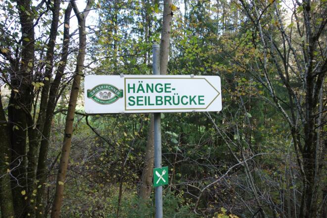 Wegtafel an der Fahrstraße