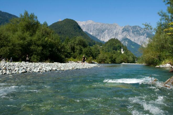 Tschaggunser Au mit Pfarrkirche Tschagguns