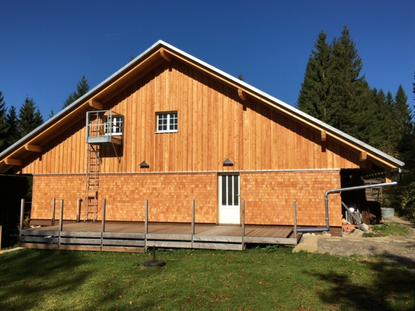 Westseite mit großer Terrasse