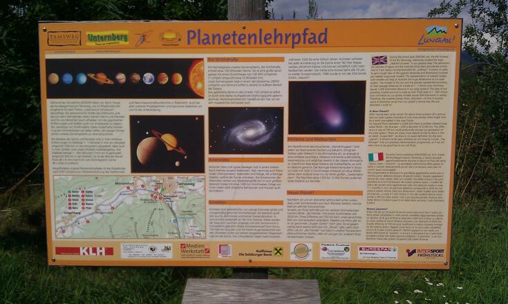 Infoschild am Planetenlehrpfad