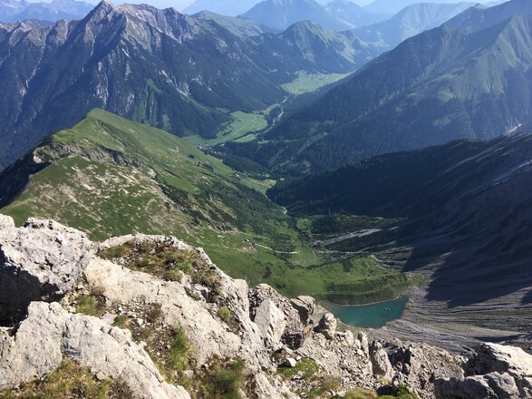 Blick hinunter zum Dreiensee , Namlos und Kelmen