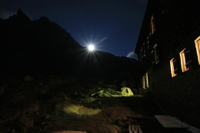 Barmer Hütte bei Nacht