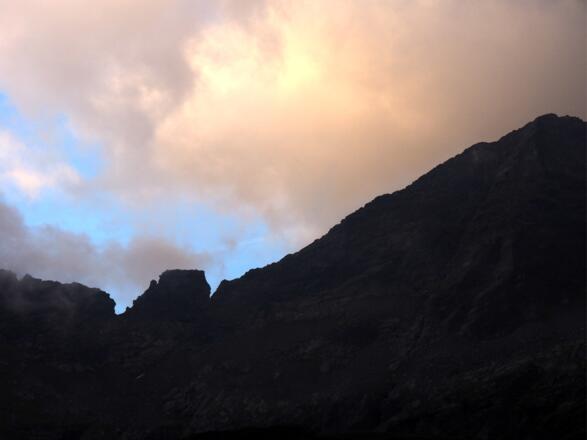 Blick zur Rettingscharte 2326m, links