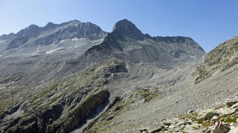 Blick zurück zur Barmer Hütte und zu den Ohrenmspitzen