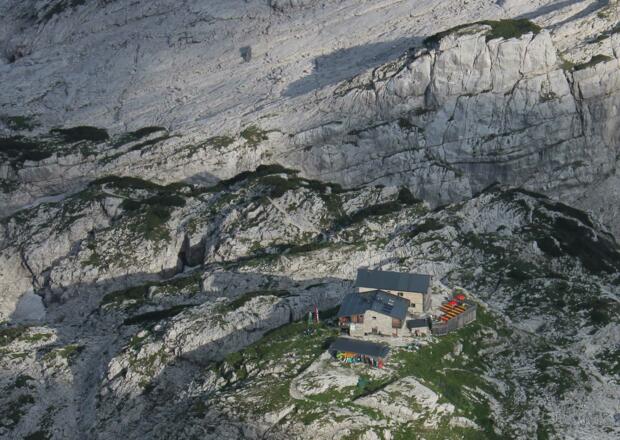 Tiefblick zur Hütte