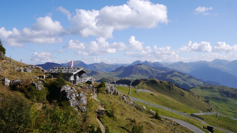 Hier endet der Weg durch den Alpenblumengarten.