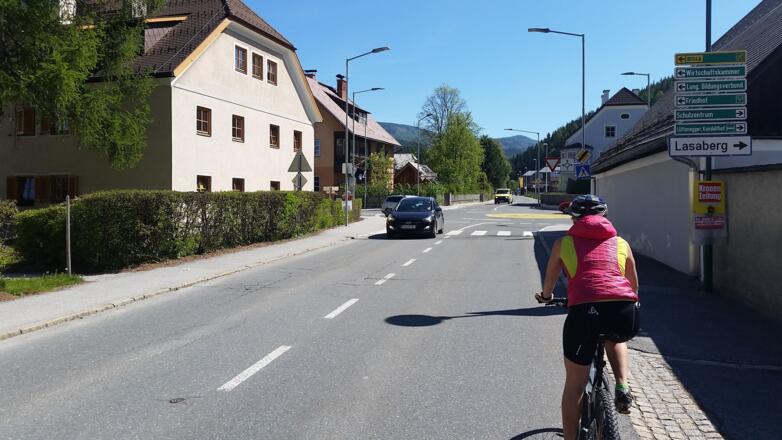 Fahrt nach Bezirkshauptmannschaft Tamsweg Richtung Sauerfeld