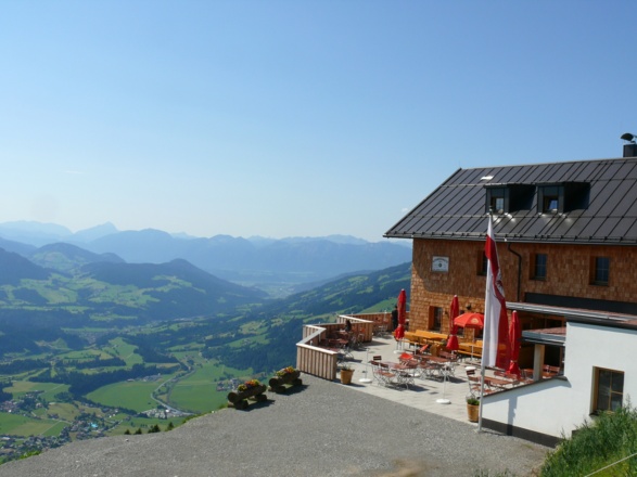 Die Alpenrosenhütte liegt traumhaft
