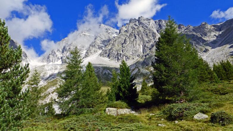 Wolken vor dem Hochgall; rechts die Durrerspitze
