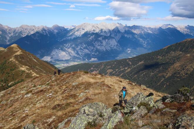 Blick zurück ins Inntal, Karwendel im Hintergrund