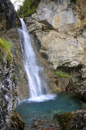 Wasserfall am Beginn des Stierlochtals
