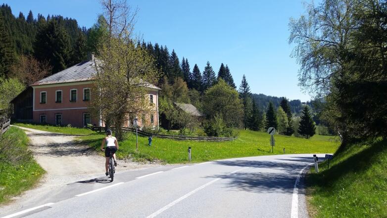 Abbiegen auf Forststraße "Preber Runde"