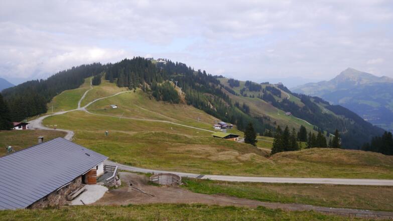 Die Jufenalm liegt mitten im Skigebiet von Kitzbühel.