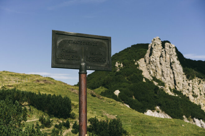 Grenze zu Liechtenstein am Mattlerjoch (c) Dominic Berchtold / Vorarlberg Tourismus