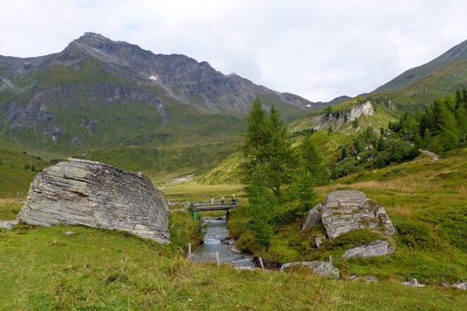 Aufstieg im Tauerntal mit dem Tauernbach; links der Vordere Geiselkopf