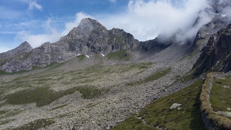 An der Nofertensmauer. Blick zurück Richtung Nofertensschneide.