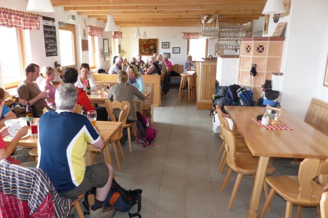 Gastraum der Hagener Hütte