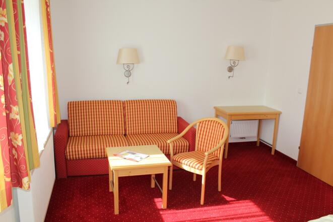 Sitzgruppe im Doppelzimmer