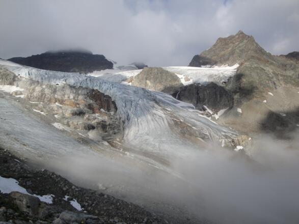 Der Ochsentaler Gletscher im Morgennebel