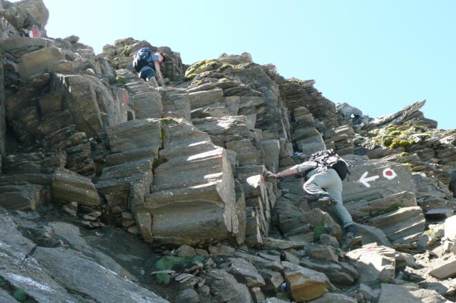 Schlüsselstelle im Aufstieg auf den Vorderen Geiselkopf. Eine Umgehung ist nicht möglich.