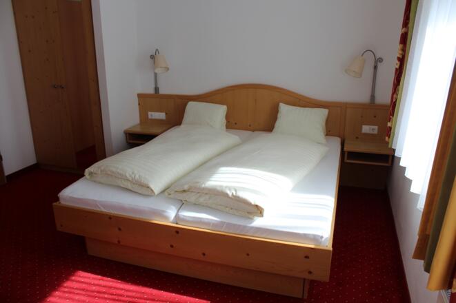 Eines der Doppelzimmer