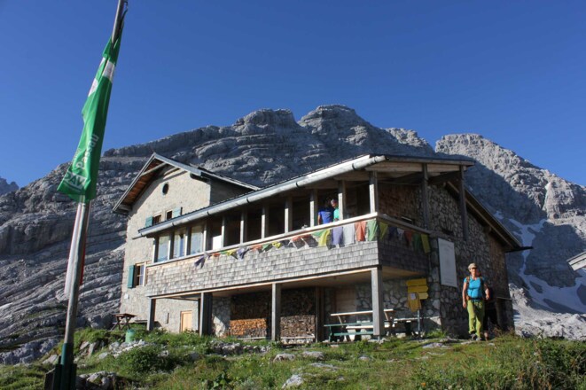 Schmidt Zabierow Hütte in der Morgensonne