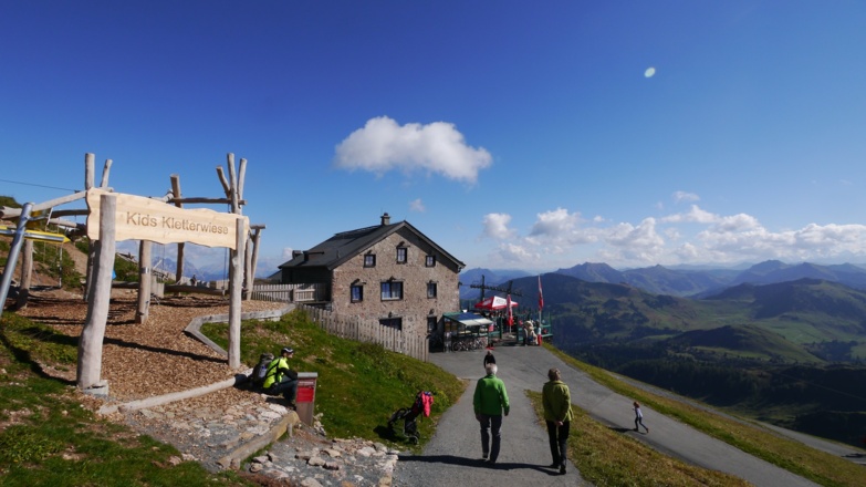 Horngipfelhaus mit Kinderspielplatz am Kitzbüheler Horn