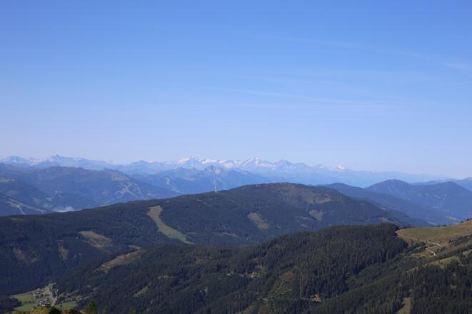 Fernblick zu Grossglockner, Großvenediger, Hochalmspitze usw.