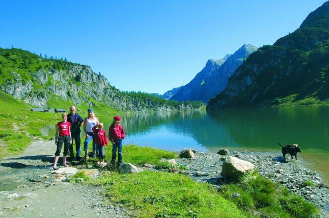 Inmitten der Radstädter Tauern liegt der Tappenkarsee, der größte See der Ostalpen.