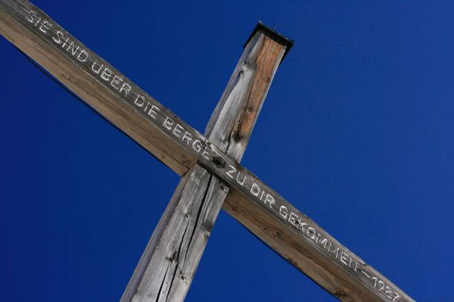Das Gipfelkreuz am Sulzenschneid