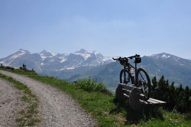 Misljoch - Blick Richtung Zillertaler Gletscherskigebiet und Lizumer Reckner