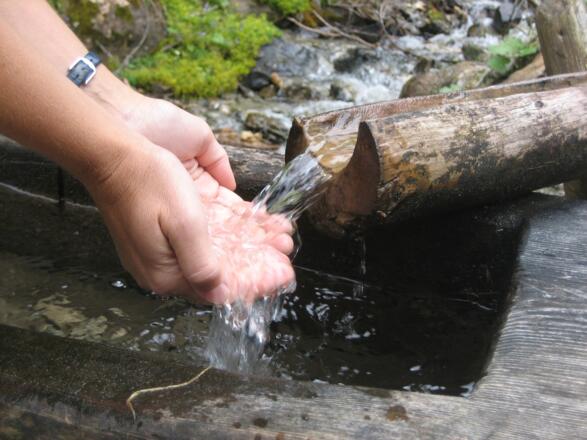 Quellenweg zum Kloster Maria Waldrast