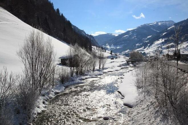 Winterwandern entlang der Ache