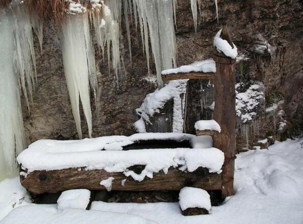 Brunnen mit EIszapfen