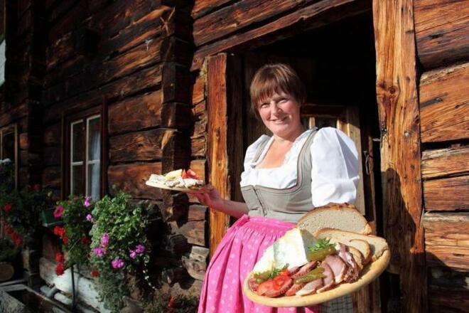 Jause auf der Filzmoosalm