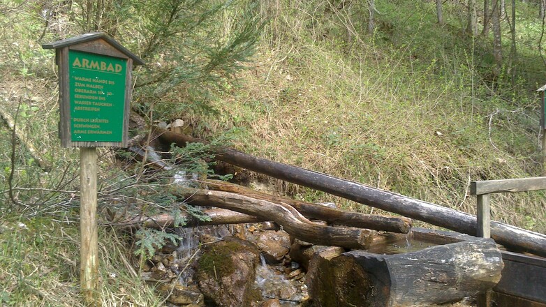 Erfrischendes Armbad an der Kneippanlage