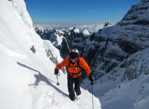 Kurz nach der mit einem Stahlseil versicherten Stelle.