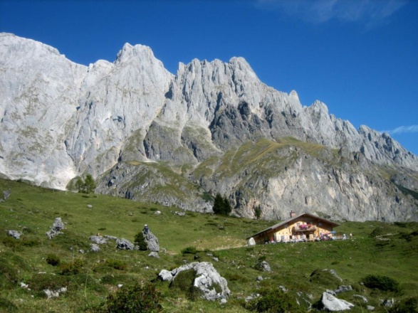Die Schartenalm unter dem Bratschenkopf