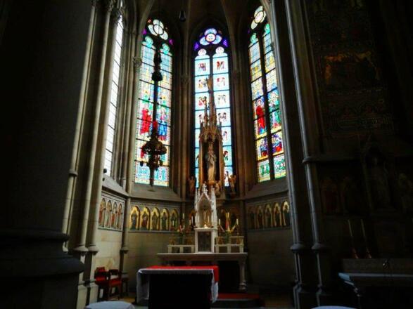 Altar mit Fenstern