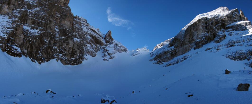 Oberhalb der Tribulaunhütte quert man ins Schneetal.