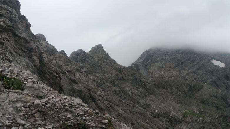 Spusagang, oben links Bergsteiger an der Spitze.